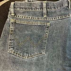 Men’s Wrangler Blue Jeans 42x32.